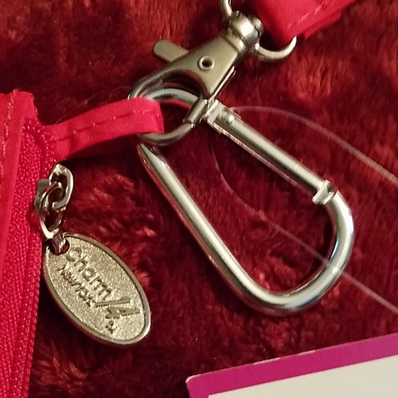 Red wristlet - Picture 3 of 6